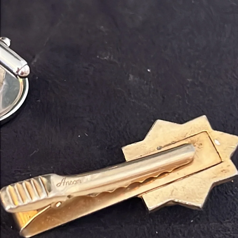 Lot Anson country club unmarked cufflinks & tie clips